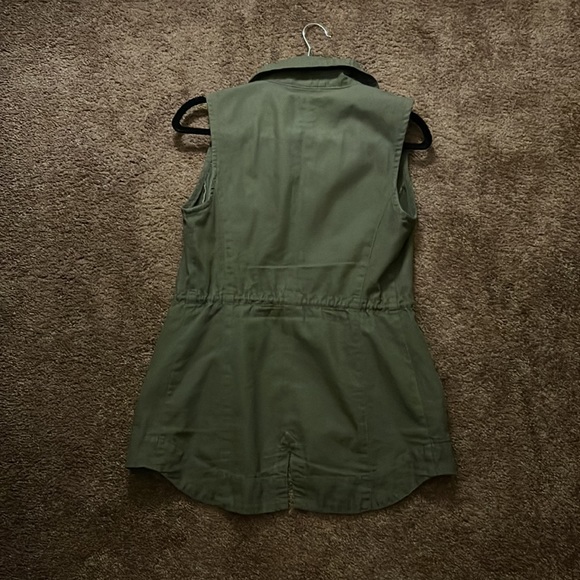 American Rag Vest - Picture 2 of 4